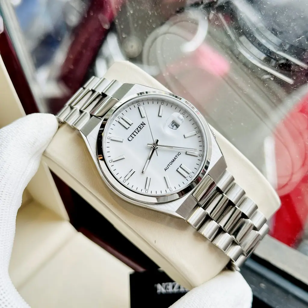Đồng Hồ Nam Citizen NJ0150-81A trên cổ tay nam giới