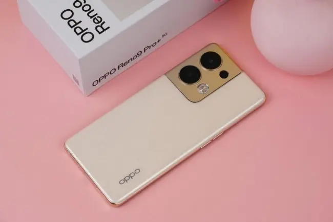 tren-tay-oppo-reno9-pro-plus-1