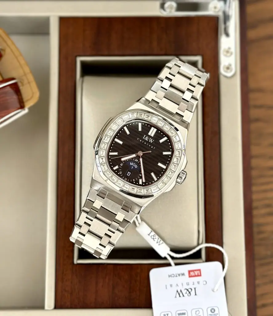 Bộ máy Automatic Thụy Sĩ hoạt động mượt mà và chính xác