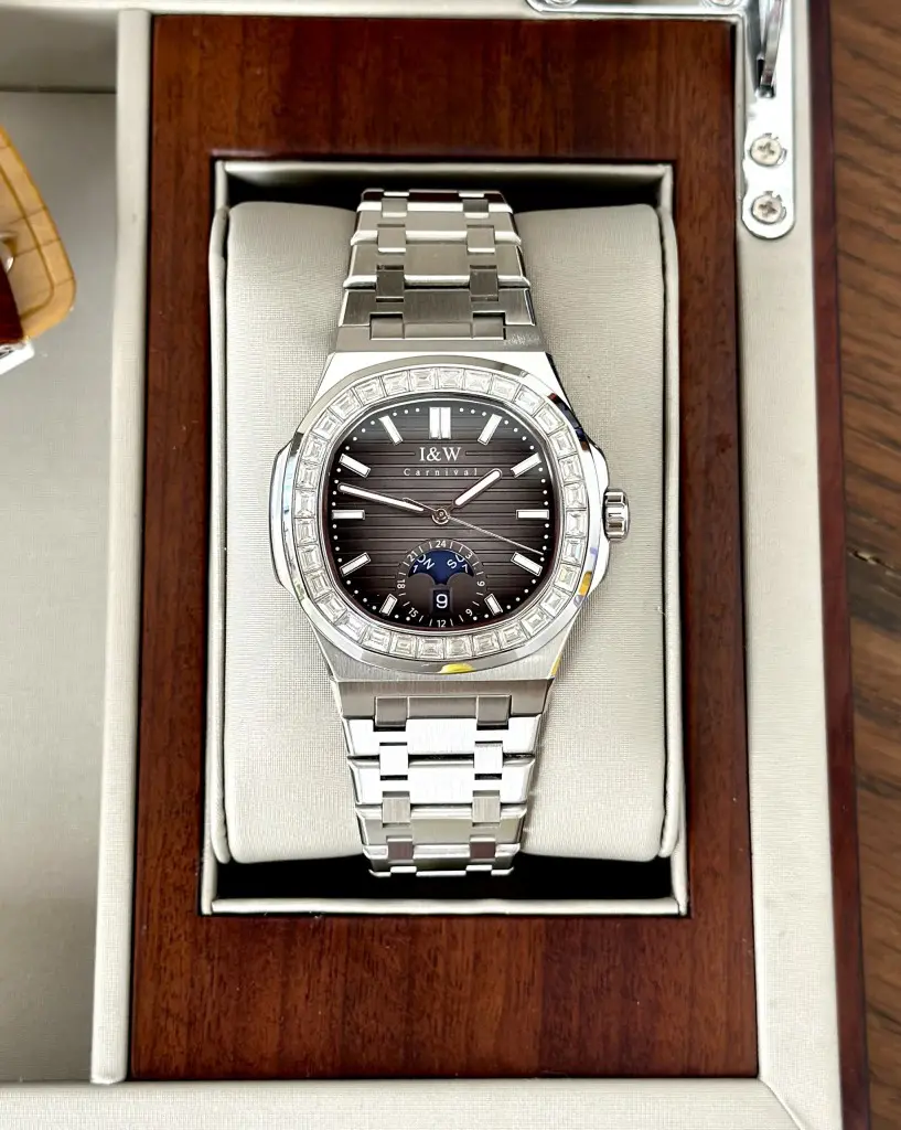 Mặt kính Sapphire trên ĐỒNG HỒ NAM I&W Carnival chống trầy xước tốt