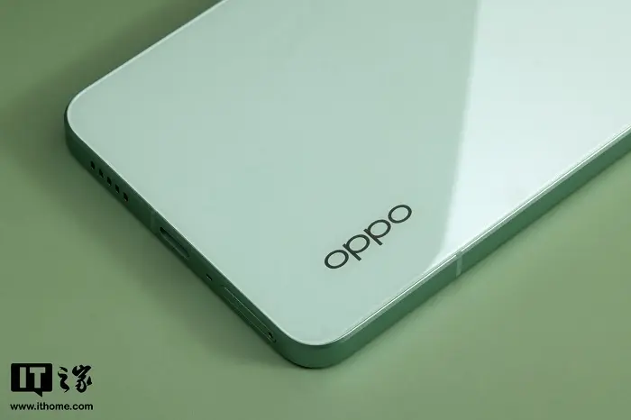 mo-hop-OPPO-Reno8-Pro-Plus-phien-ban-mau-xanh-10