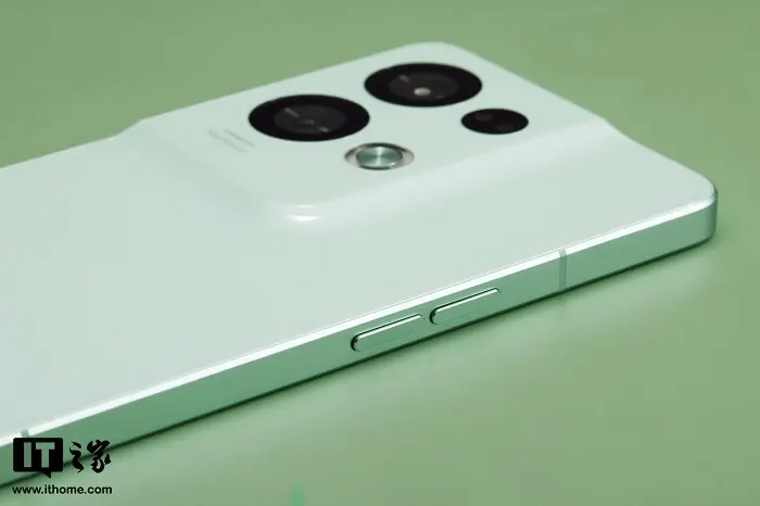 mo-hop-OPPO-Reno8-Pro-Plus-phien-ban-mau-xanh-9