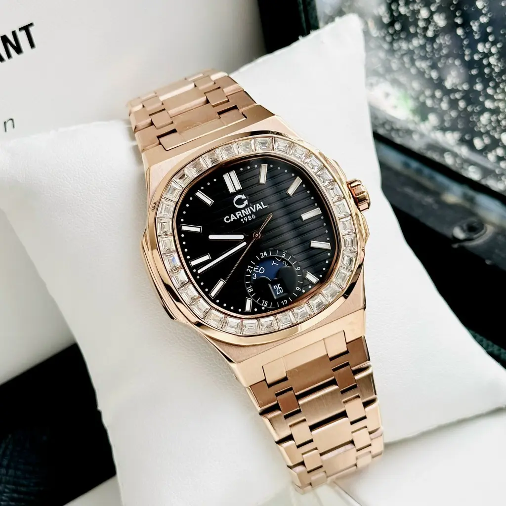 Mặt kính Sapphire trên chiếc ĐỒNG HỒ NAM Carnival