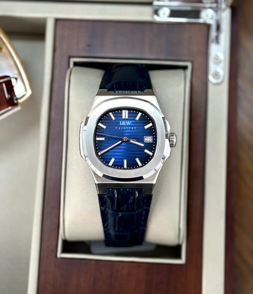 ĐỒNG HỒ NAM I&W Carnival 721G Blue mang thiết kế thanh lịch