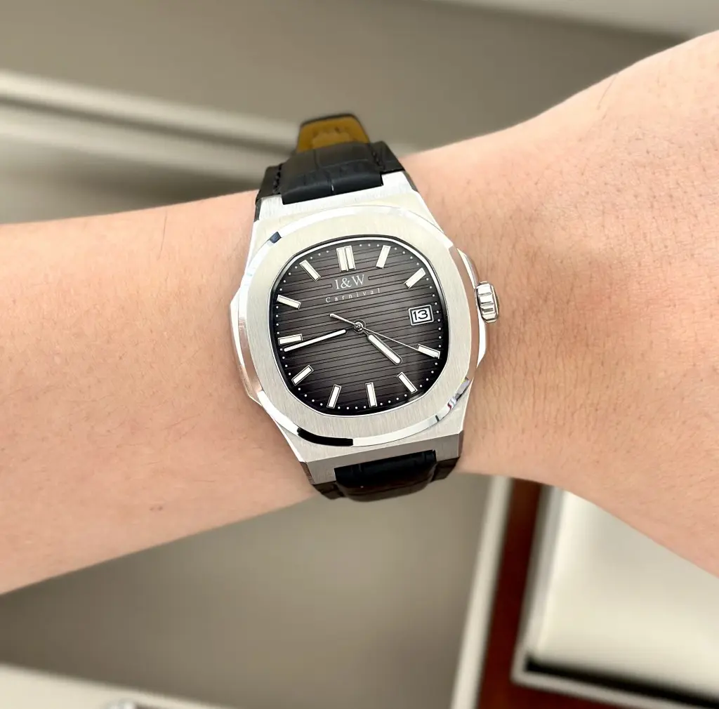 Mặt kính Sapphire trên ĐỒNG HỒ NAM I&W Carnival