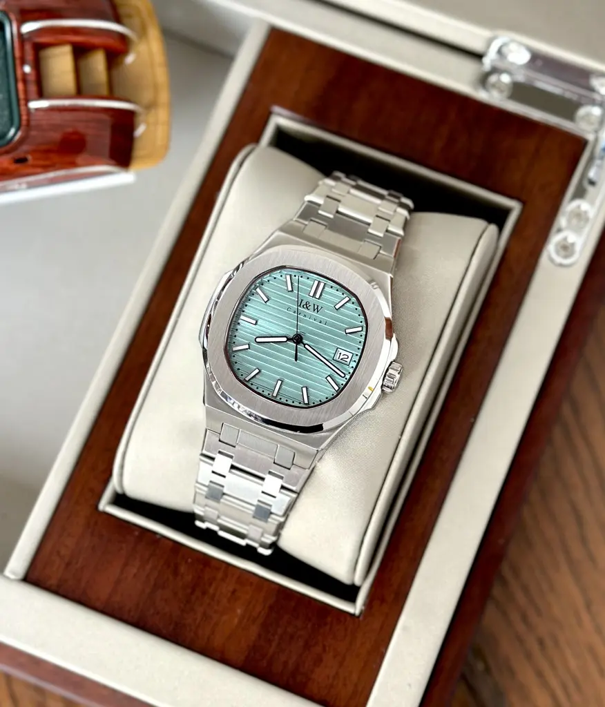 ĐỒNG HỒ NAM I&W Carnival trang bị máy Automatic