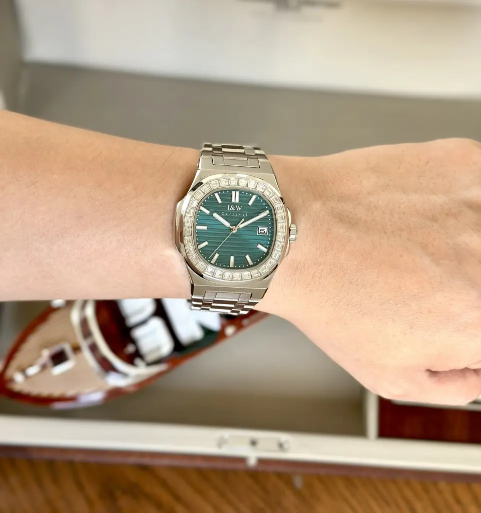 ĐỒNG HỒ NAM I&W Carnival trang bị máy cơ Automatic