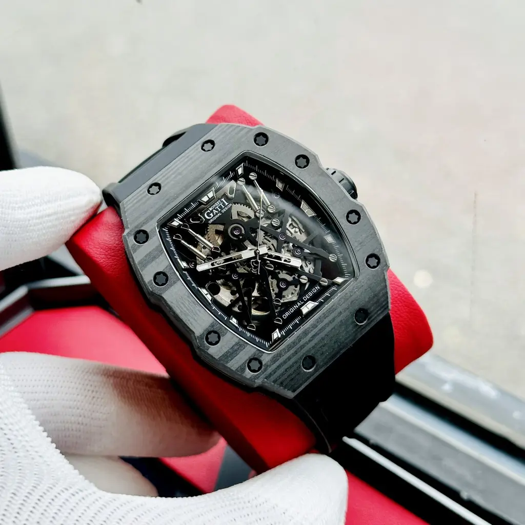 Bộ máy Automatic lộ cơ tinh xảo, chuyển động mượt mà êm ái