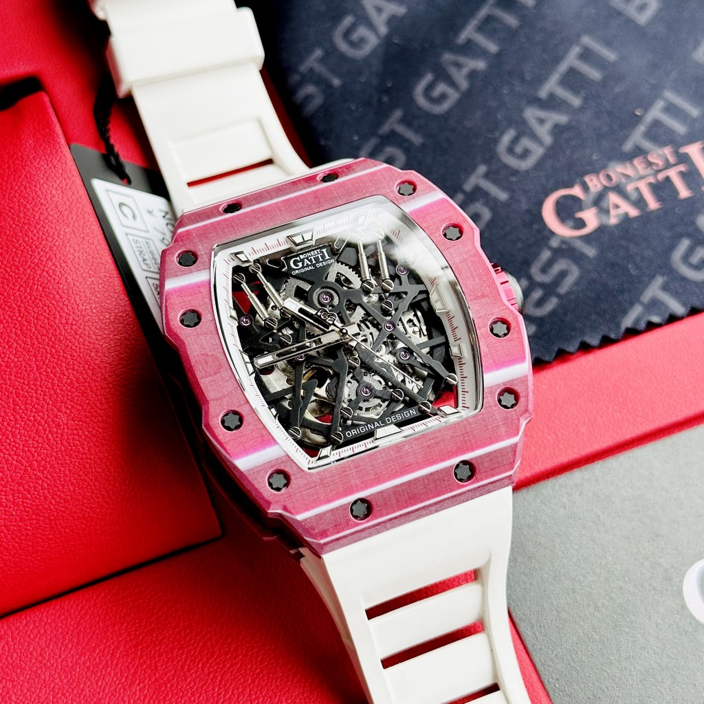 Dây cao su êm ái và mặt kính Sapphire trên Đồng hồ Nam BONEST GATTI