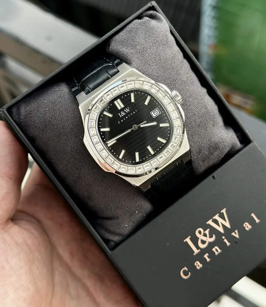 Bộ máy Automatic hoạt động chính xác không cần dùng pin