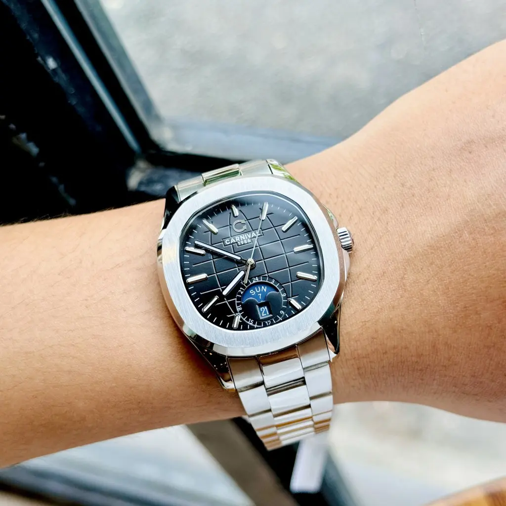 Mặt kính Sapphire trên ĐỒNG HỒ NAM Carnival Aquanus
