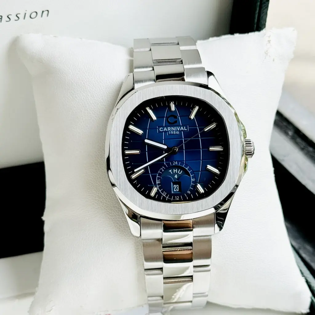 ĐỒNG HỒ NAM Carnival Aquanus sở hữu thiết kế mạnh mẽ và nam tính