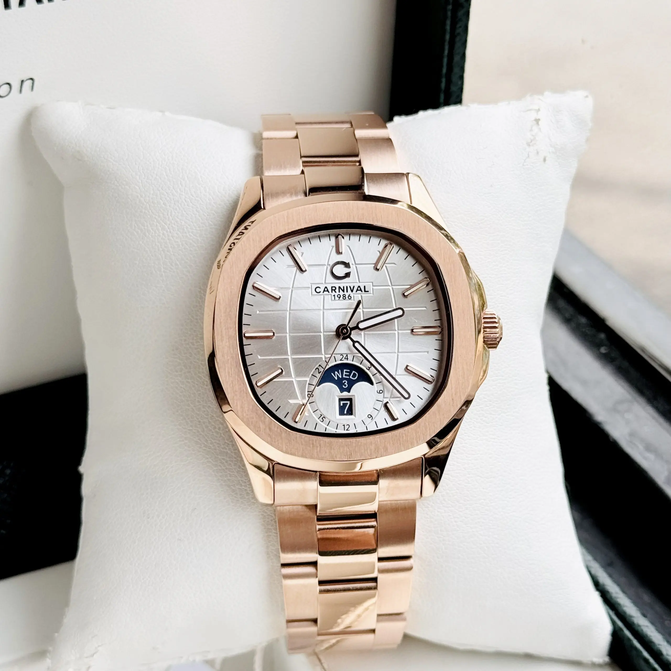 ĐỒNG HỒ NAM Carnival Aquanus 8113G - Mặt Trắng- Viền Vàng - Dây Thép - Automatic - Kính Sapphire