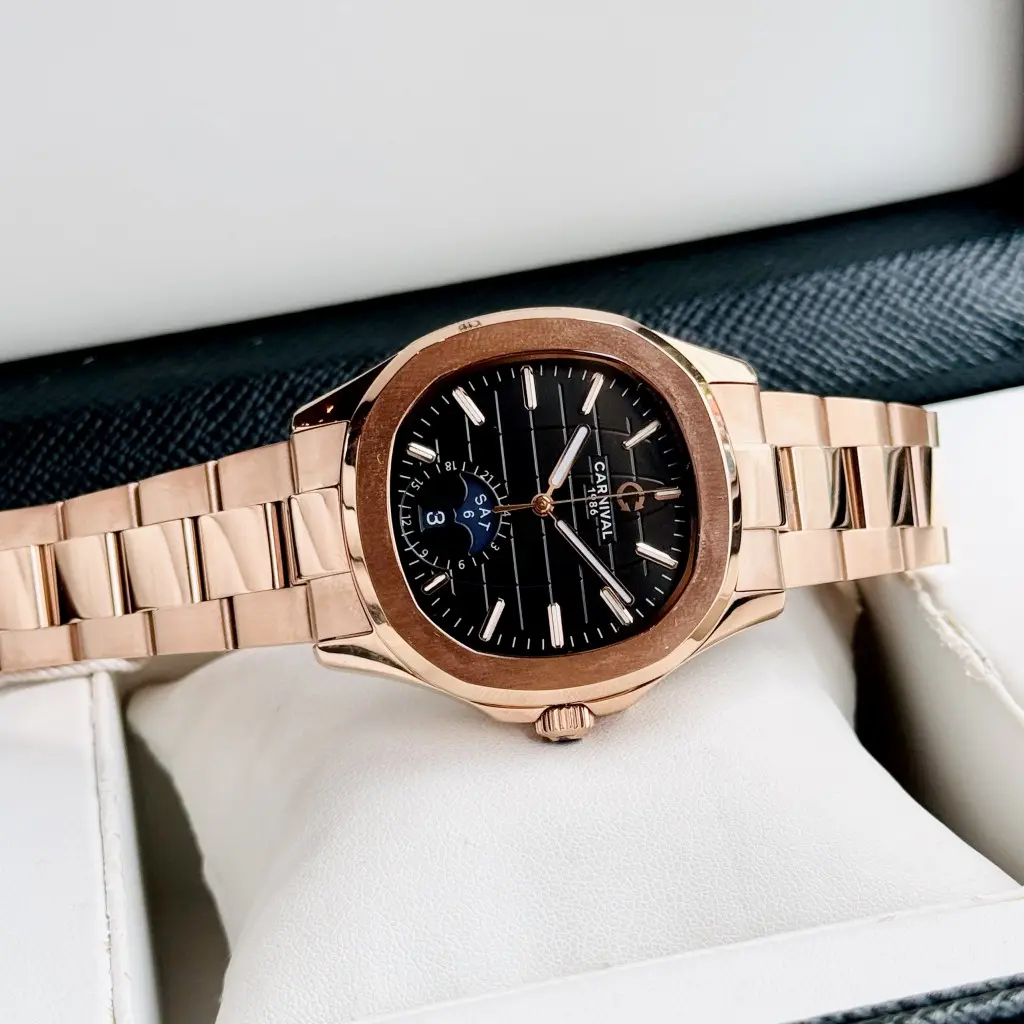 Kính Sapphire chống trầy xước bảo vệ mặt đồng hồ luôn sáng bóng