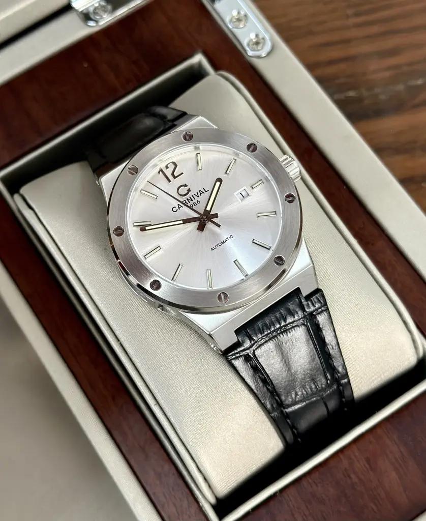 ĐỒNG HỒ NAM CARNIVAL sử dụng máy cơ Automatic chính xác