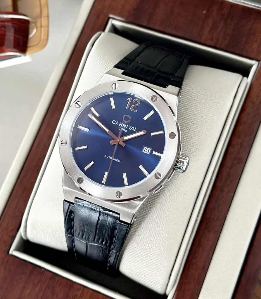 Kích thước 41mm của ĐỒNG HỒ NAM CARNIVAL rất nam tính