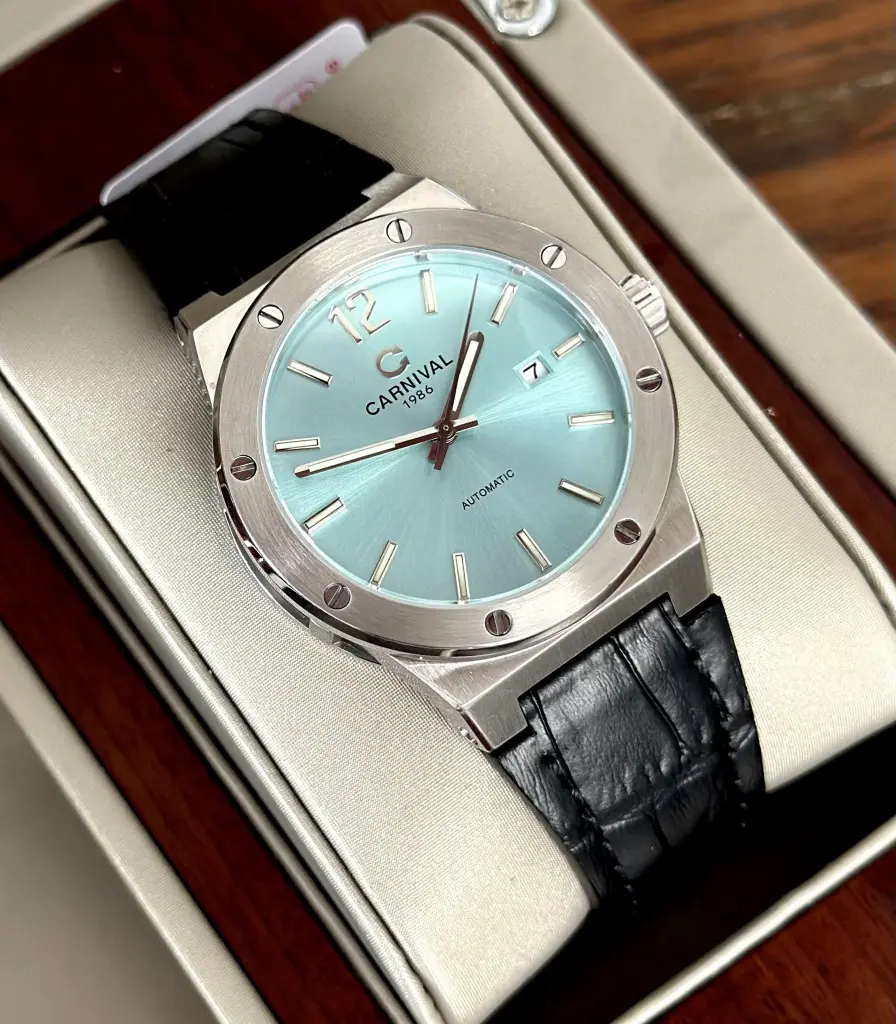 Cỗ máy Automatic trên mẫu ĐỒNG HỒ NAM CARNIVAL 8122G