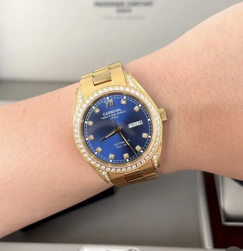 Cỗ máy Automatic mang lại độ chính xác cao cho ĐỒNG HỒ NAM CARNIVAL8907G-VV-X