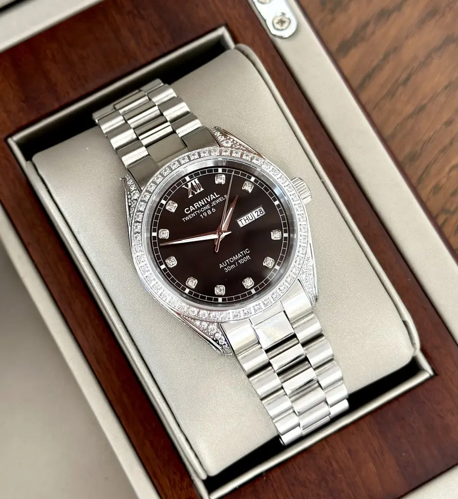 Cỗ máy Automatic trên ĐỒNG HỒ NAM CARNIVAL 8907G-VT-D