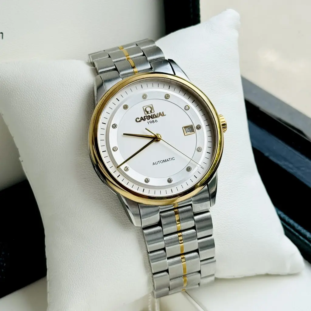 Kính Sapphire chống trầy xước hoàn hảo trên đồng hồ Carnival