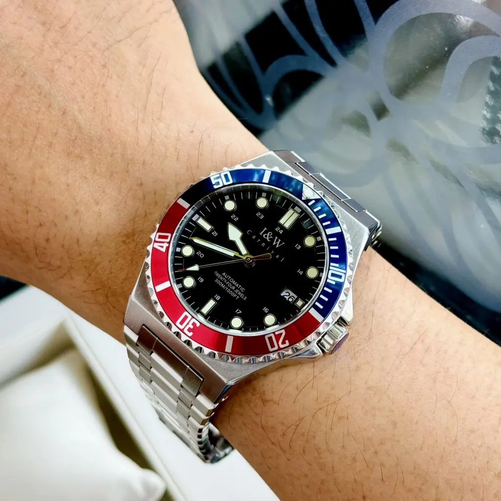 Viền bezel xoay và dạ quang trên ĐỒNG HỒ NAM I&W Carnival