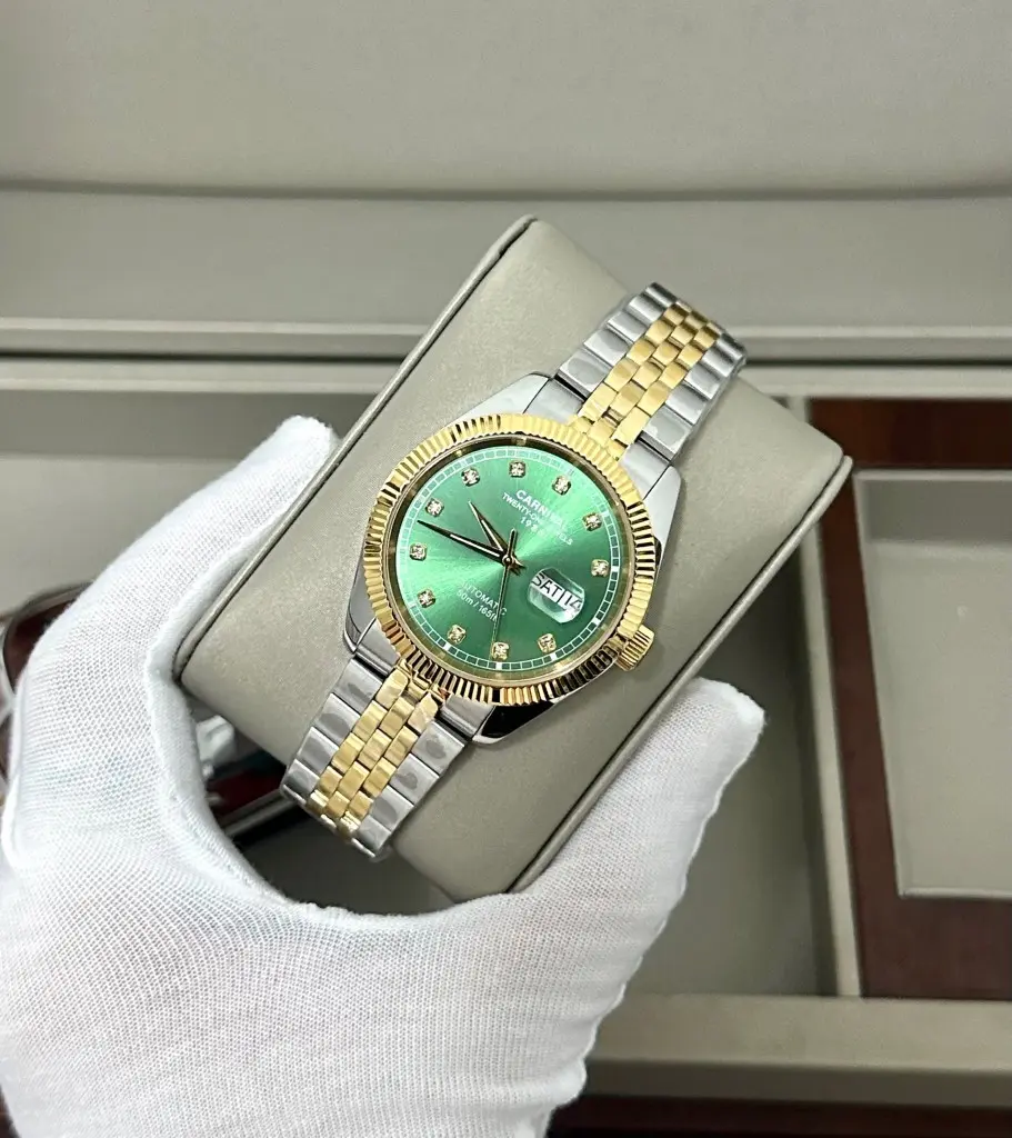 Viền bezel niềng khía được hoàn thiện vô cùng tỉ mỉ