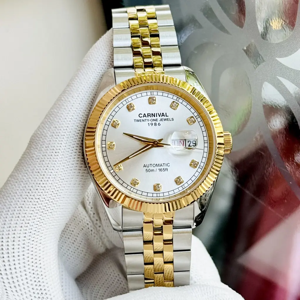 Mặt kính Sapphire của ĐỒNG HỒ NAM I&W Carnival chống xước tốt