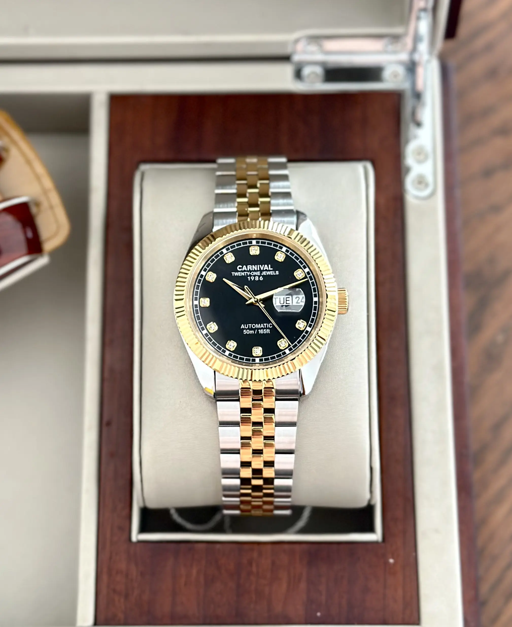 ĐỒNG HỒ NAM I&W Carnival 8131G  Dây Thép Demi - Mặt Đen - Automatic - Kính Sapphire