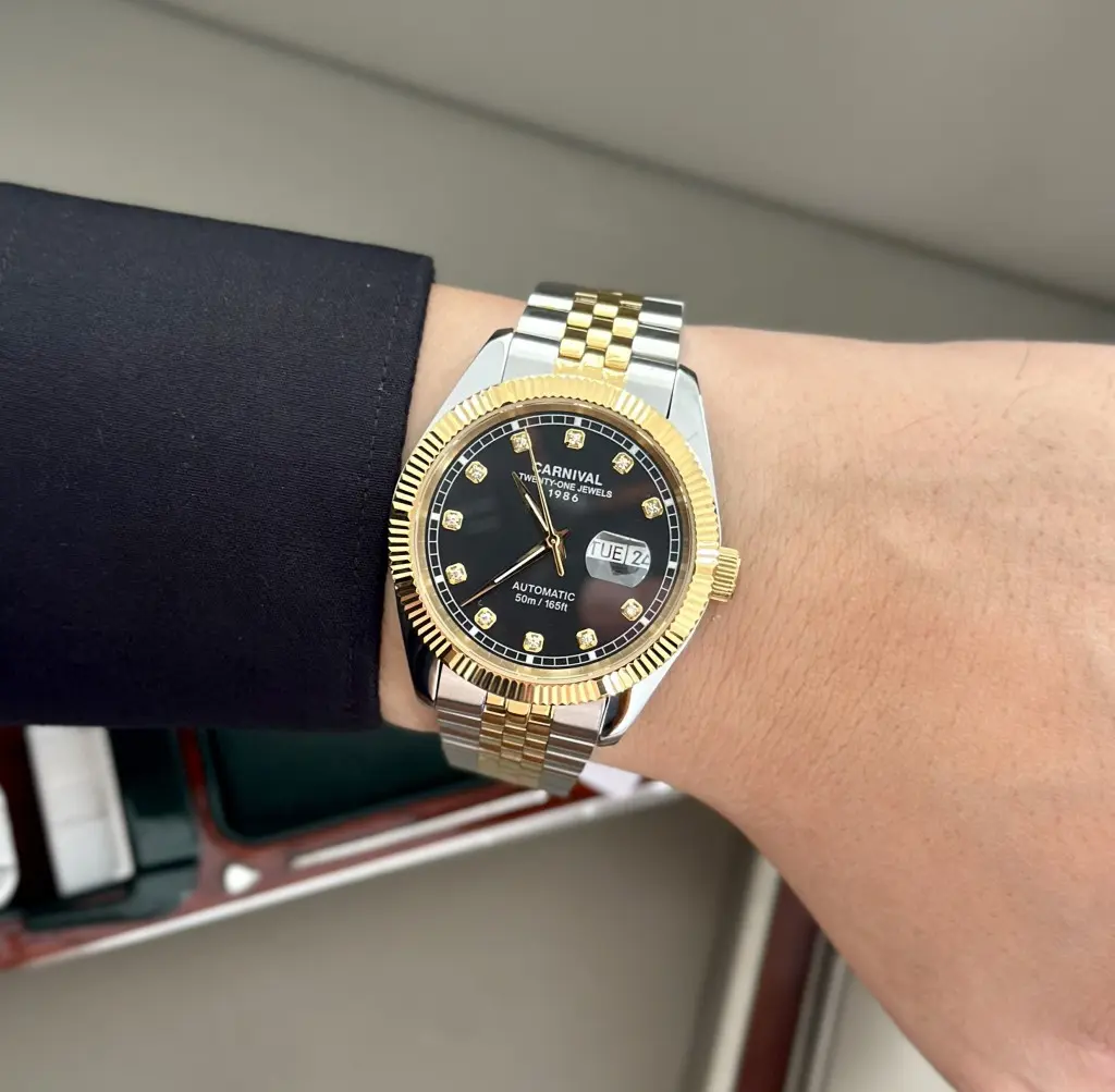Mặt kính Sapphire trên ĐỒNG HỒ NAM I&W Carnival chống xước tốt