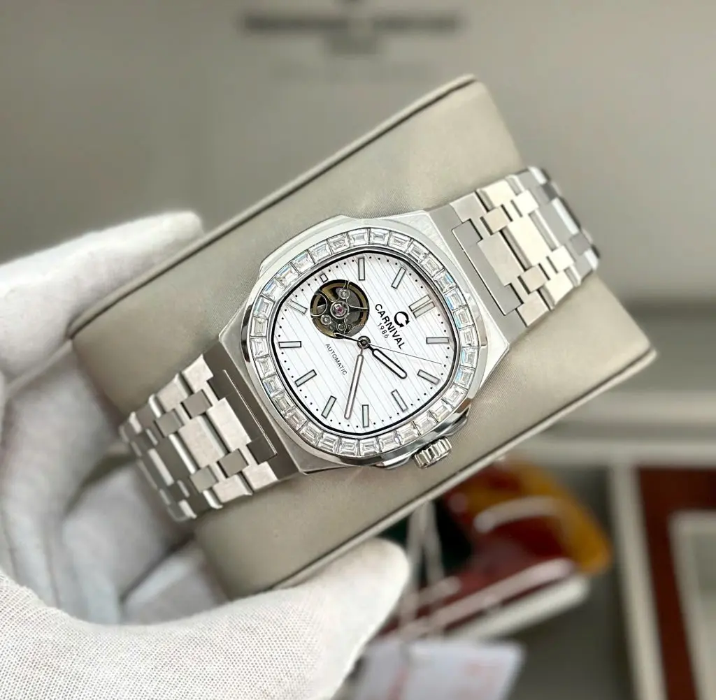 Bộ máy Automatic bền bỉ cùng khả năng chịu nước 50m