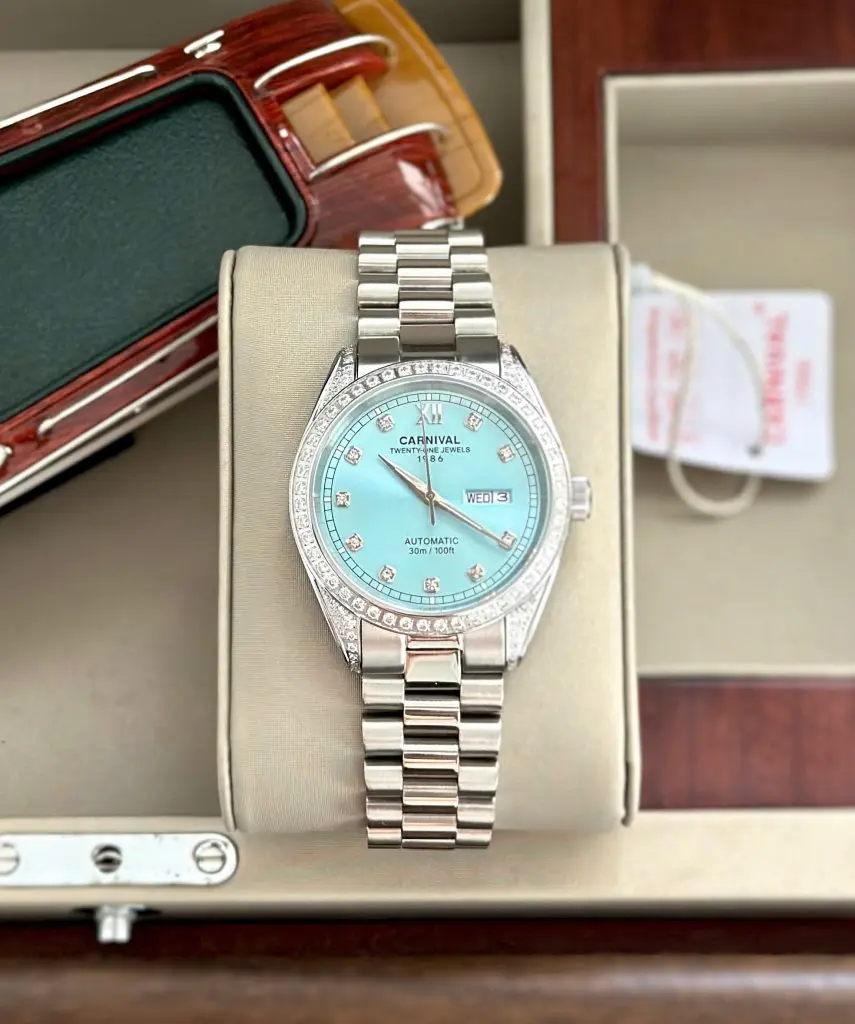 ĐỒNG HỒ NAM CARNIVAL 8907G Tiffany sang trọng và lịch lãm