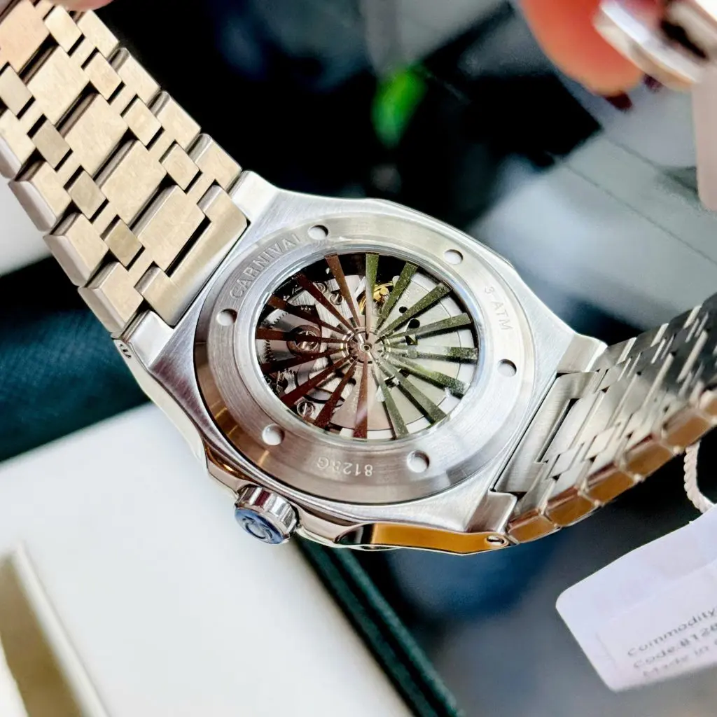 Bộ máy cơ Automatic Thụy Sĩ bền bỉ cùng khả năng chống nước 50m