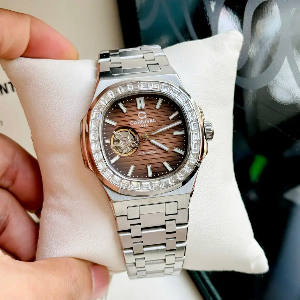 ĐỒNG HỒ NAM Carnival trang bị kính Sapphire chống xước hoàn hảo