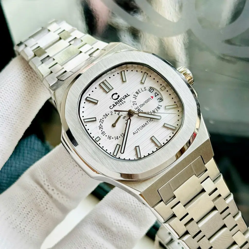 Vỏ thép chống gỉ và mặt kính Sapphire của đồng hồ Carnival