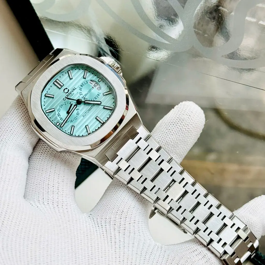 Dây da cao cấp và mặt kính Sapphire chống trầy xước