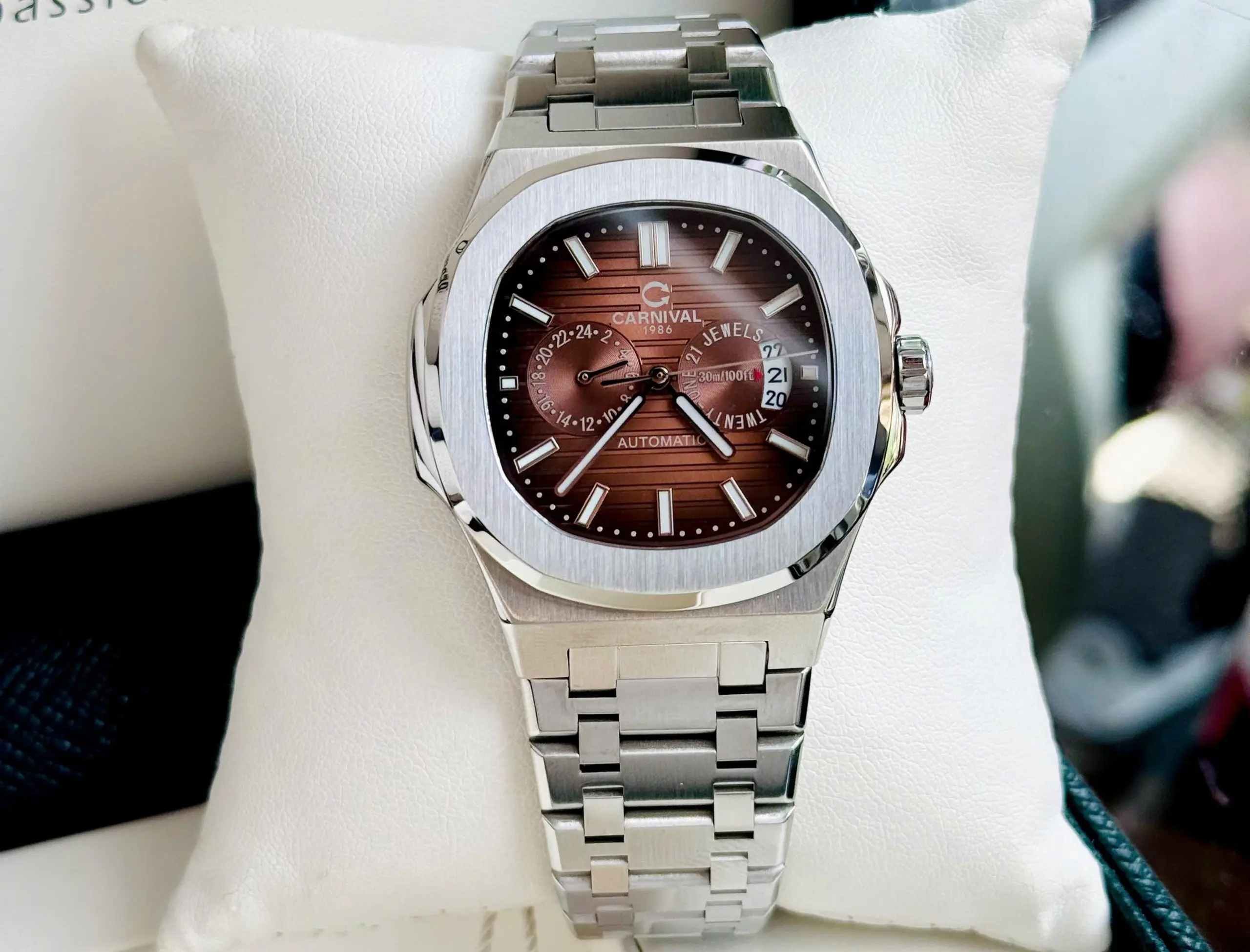 ĐỒNG HỒ NAM Carnival 8158G-VT-XD -Dây Thép - Mặt Nâu Cafe - Automatic - Kính Sapphire