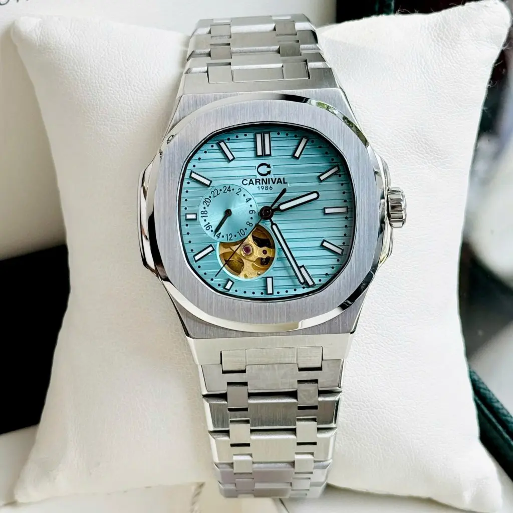 ĐỒNG HỒ NAM Carnival 8159G-VT-XD mang thiết kế thanh lịch và nam tính