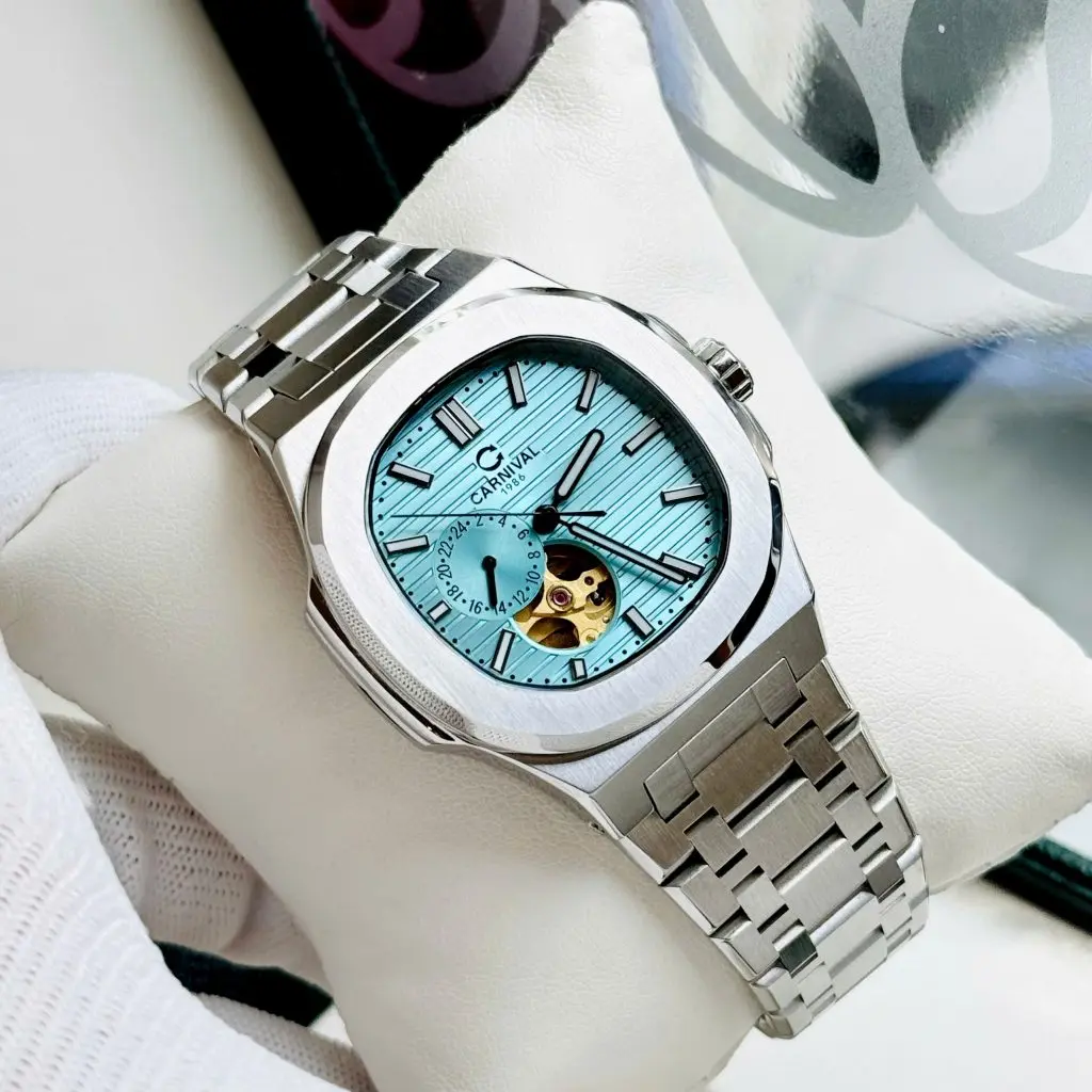 Kính Sapphire chống xước tốt cùng thiết kế dây đeo chắc chắn