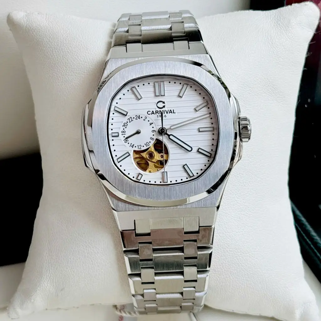 ĐỒNG HỒ NAM Carnival 8159G-VT-XD mang thiết kế sang trọng
