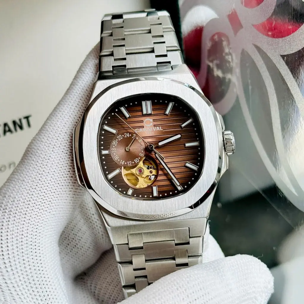 Mặt kính Sapphire cao cấp bảo vệ an toàn cho các chi tiết bên trong