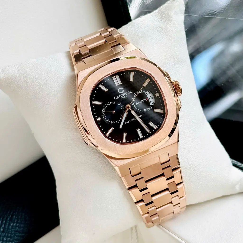 Kính Sapphire chống xước cùng dây da cao cấp êm ái