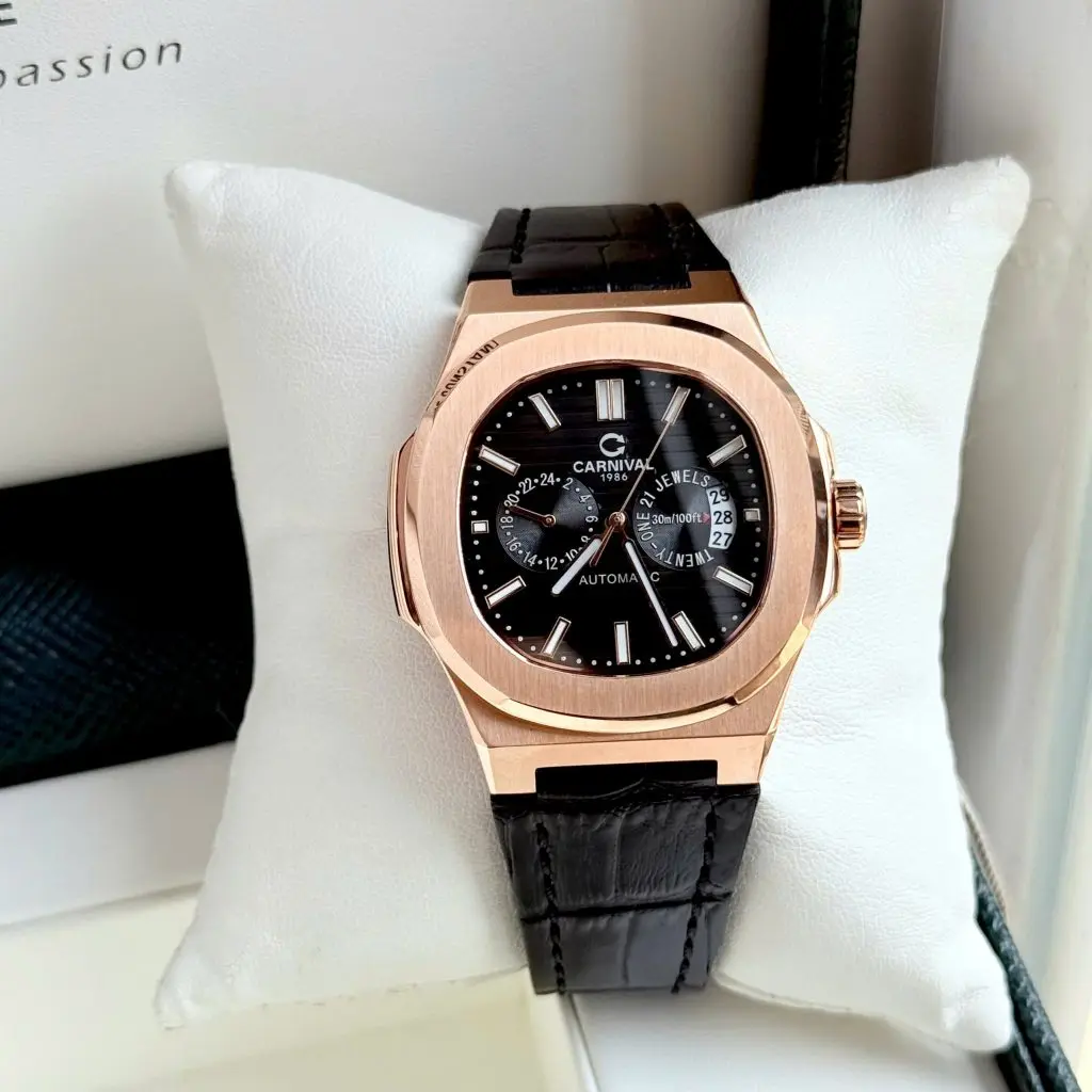 Mặt số đen 41mm cùng kính Sapphire chống trầy xước tốt