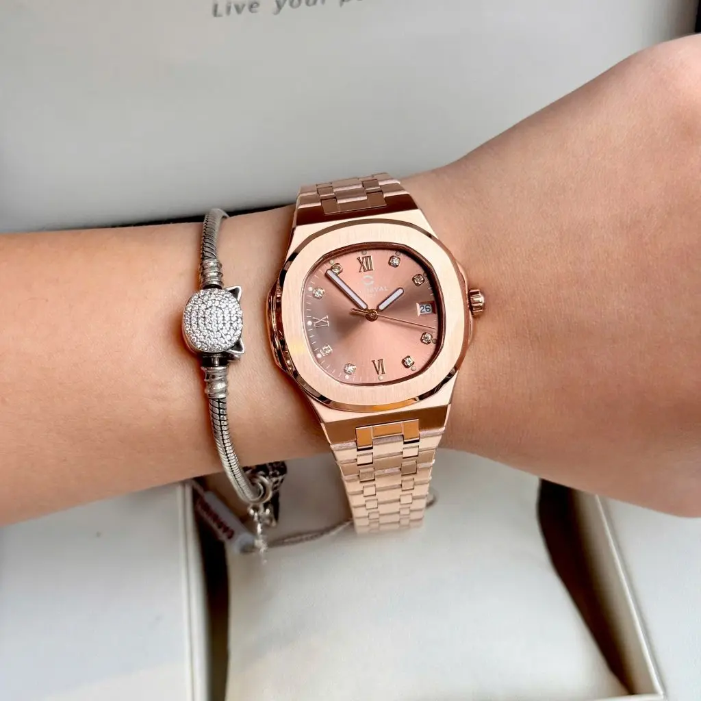 Mặt số 34mm màu bạc phù hợp với cổ tay phái nữ