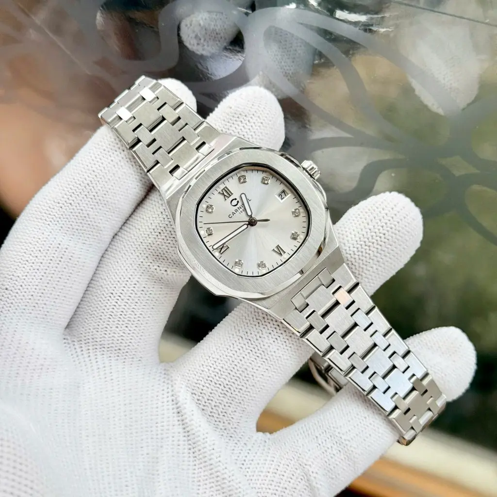 Kính Sapphire và vỏ thép không gỉ bảo vệ đồng hồ tối ưu