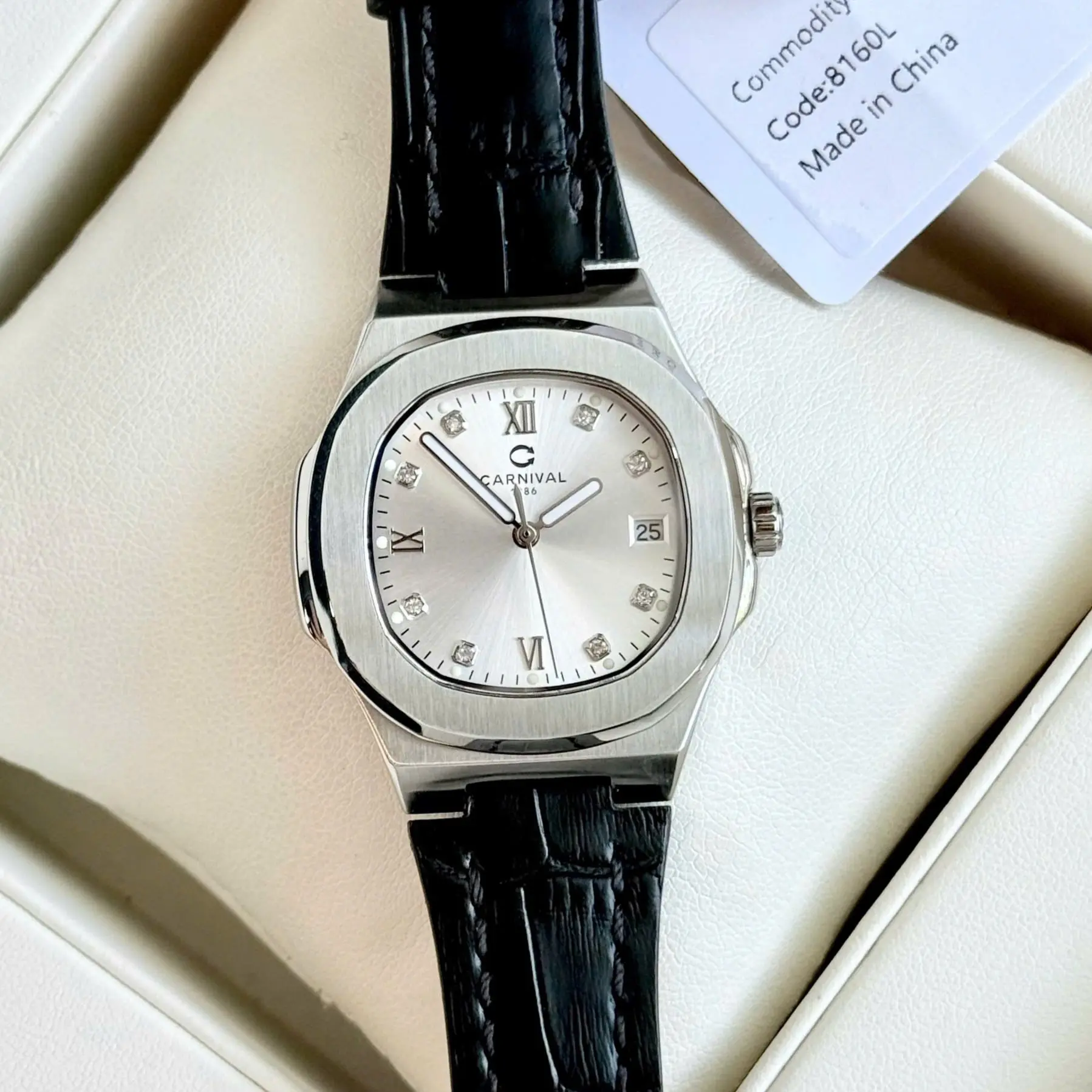 ĐỒNG HỒ Nữ Carnival 8160L-VT-DD-T- Mặt Bạc -Dây Da Viền Bạc- Pin - Kính Sapphire
