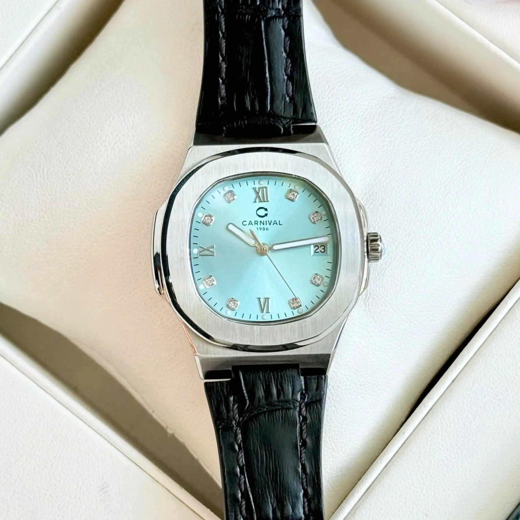 ĐỒNG HỒ Nữ Carnival 8160L-VT-DD-XT-Mặt TIFFANY-Dây Da Viền Bạc- Pin - Kính Sapphire