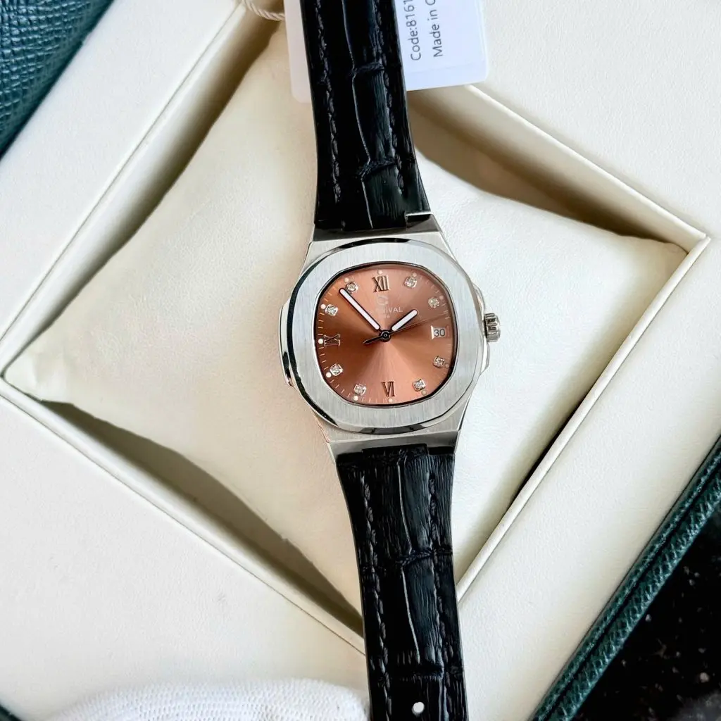 Kính Sapphire cao cấp giúp chống trầy xước và bảo vệ mặt số