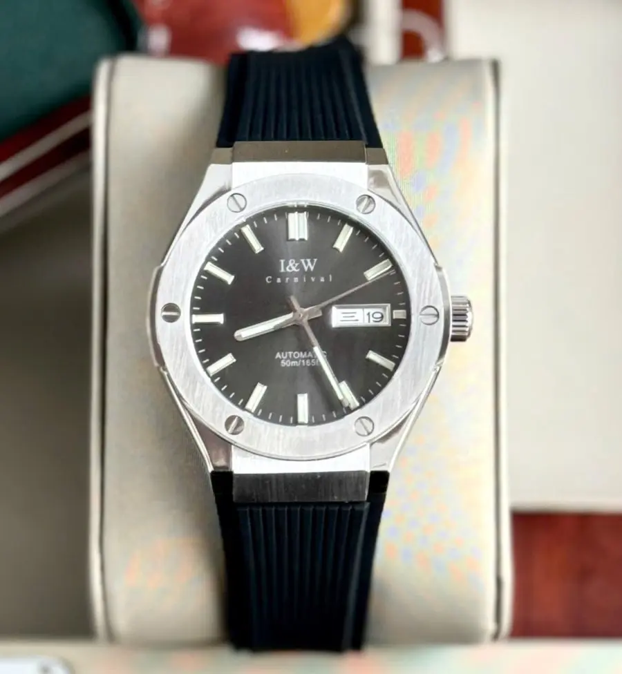 ĐỒNG HỒ NAM I&W CARNIVAL 55851G-Mặt Xám – Dây Cao Su – Automatic- Kính Sapphire