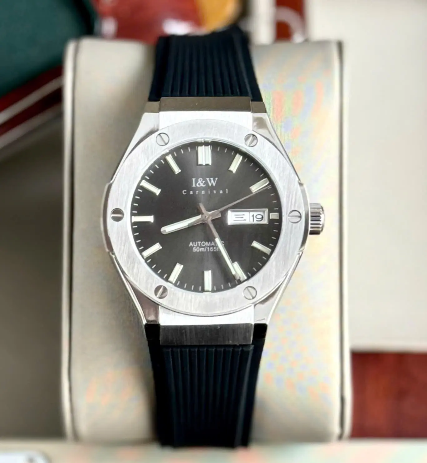 ĐỒNG HỒ NAM I&W CARNIVAL 55851G-Mặt Xám – Dây Cao Su – Automatic- Kính Sapphire