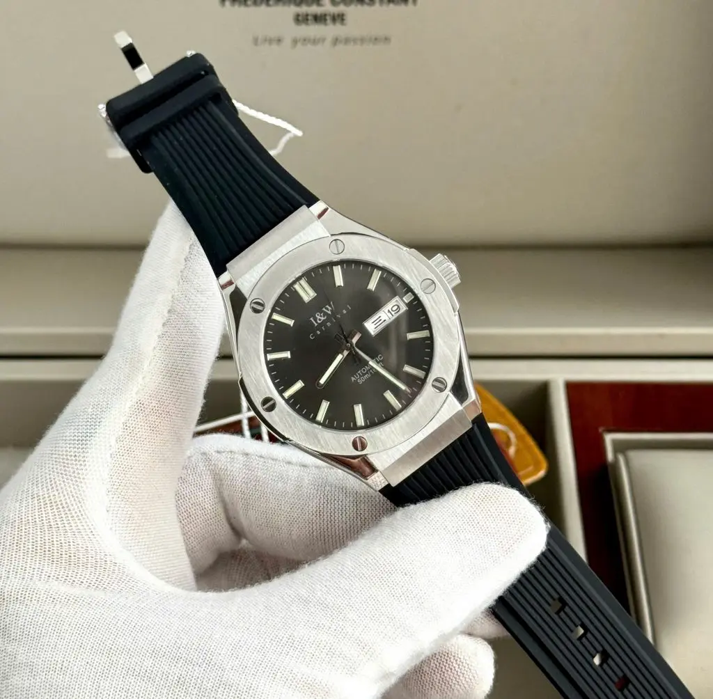 Bộ máy cơ Automatic Thụy Sĩ bền bỉ với độ chịu nước 50m